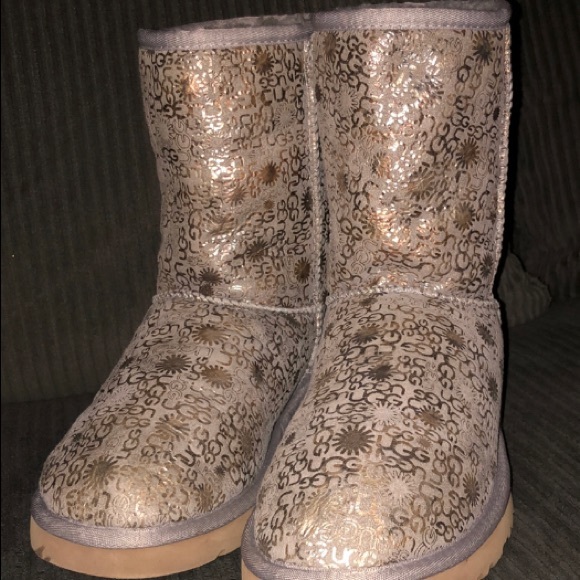 UGG Australia Limited Edition Logo, size 7, EUC - Picture 8 of 8